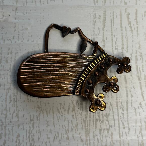 Vintage Copper Queen of Hearts Brooch - Picture 4 of 7